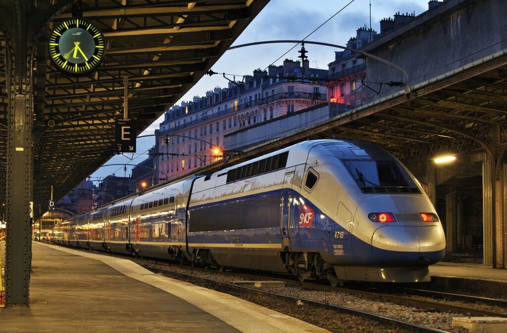 Why Traveling by Bus & Trains in FR is the Best Way to Explore the Country